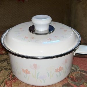 Vintage Lincoware Enamelware Pot with lid